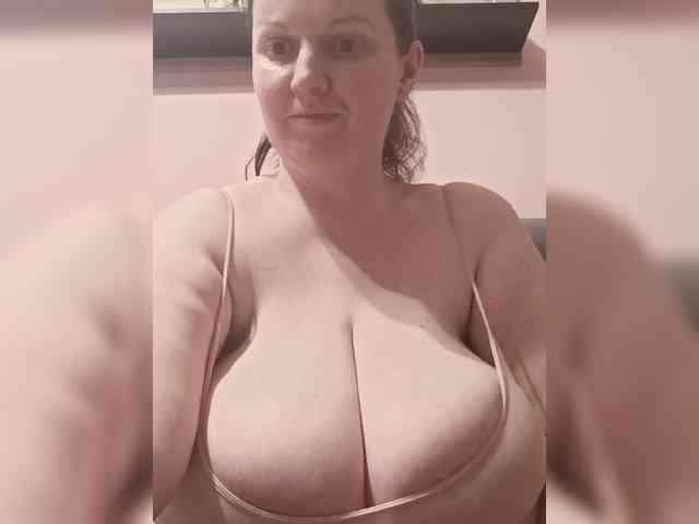 LadyAlma webcam