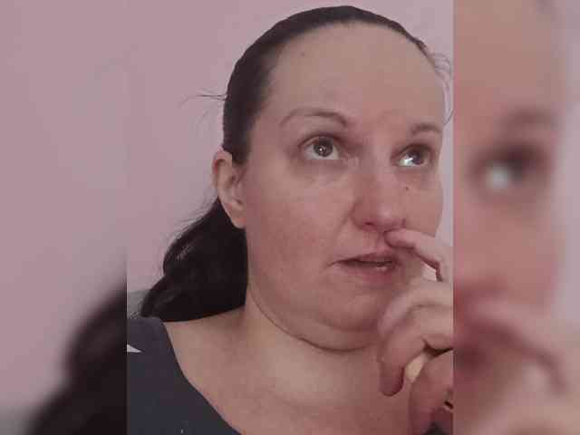 LadyAlma webcam