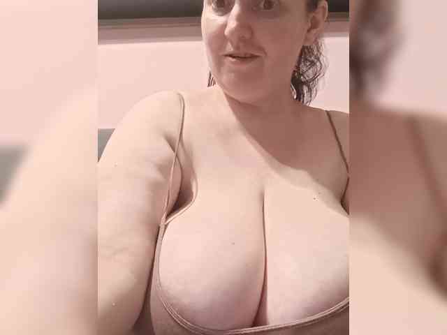 LadyAlma webcam
