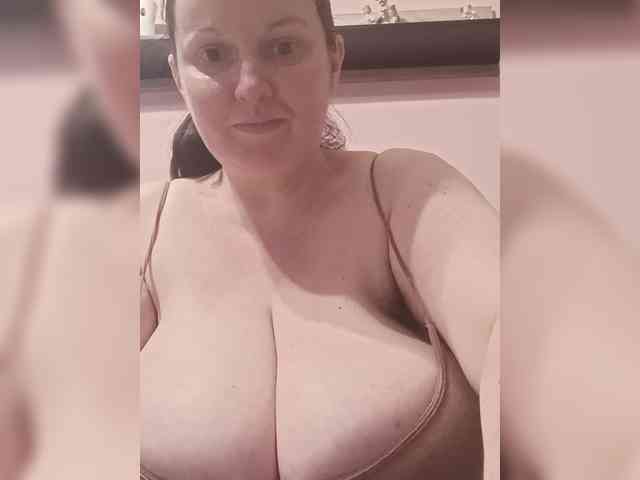 LadyAlma webcam