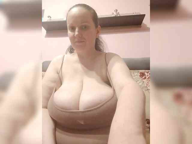 LadyAlma webcam