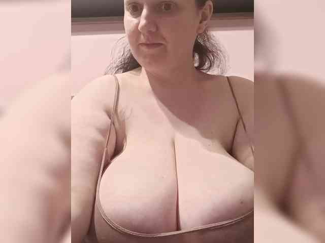 LadyAlma webcam