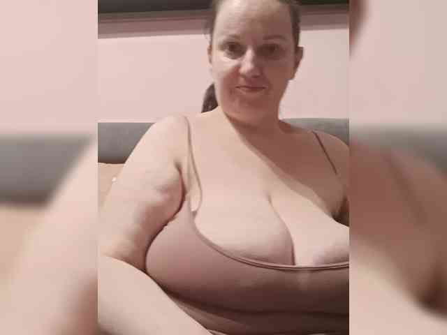 LadyAlma webcam