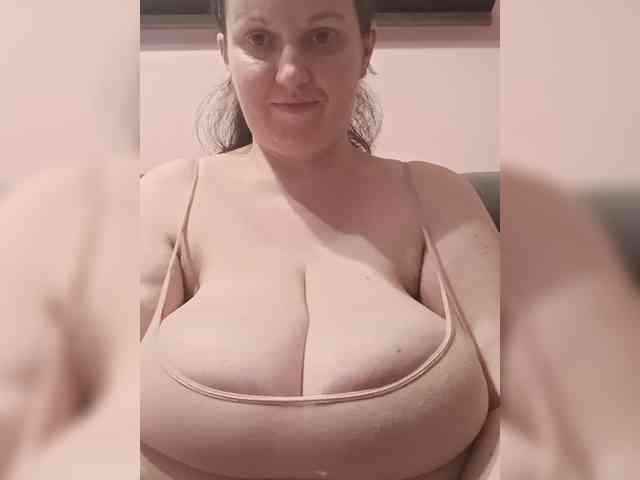 LadyAlma webcam