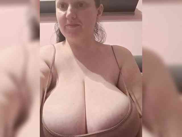LadyAlma webcam