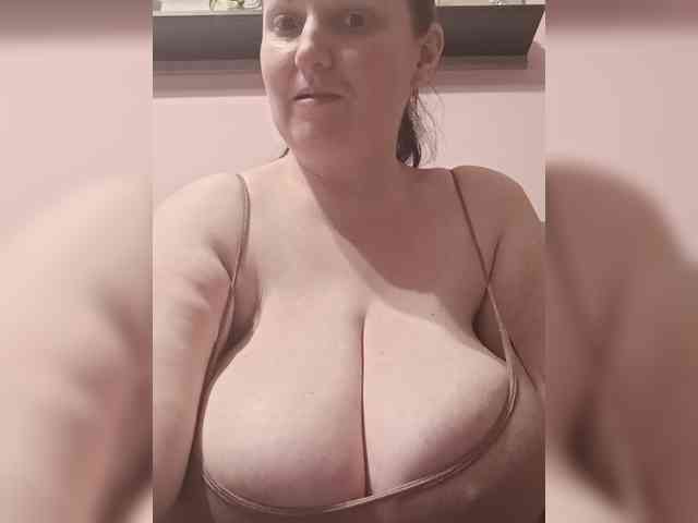 LadyAlma webcam