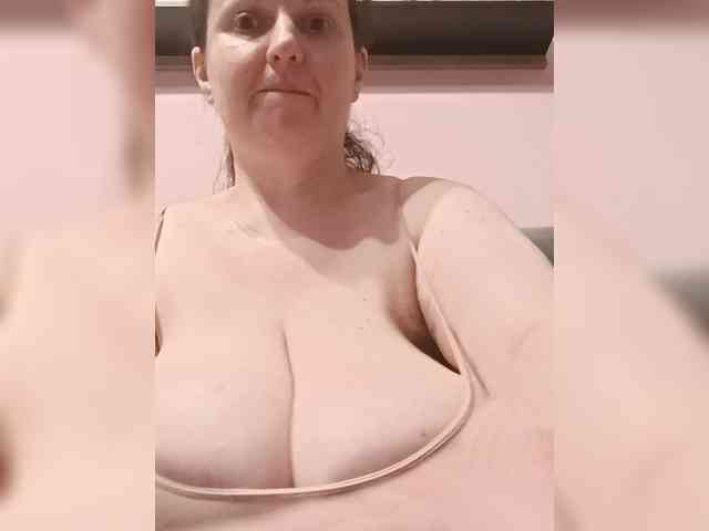 LadyAlma webcam