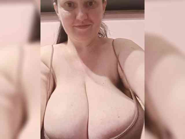 LadyAlma webcam