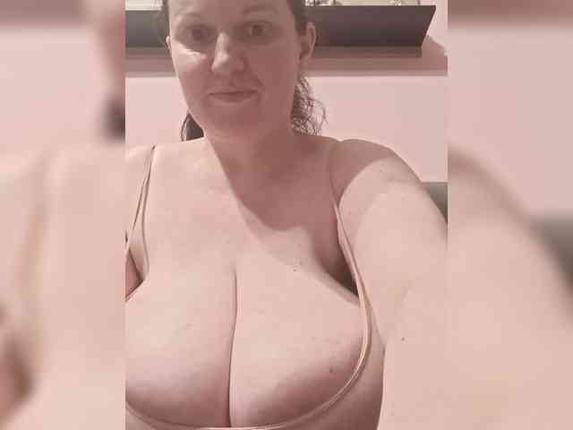 LadyAlma webcam