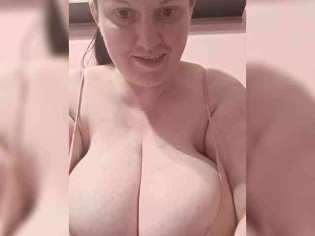 LadyAlma webcam