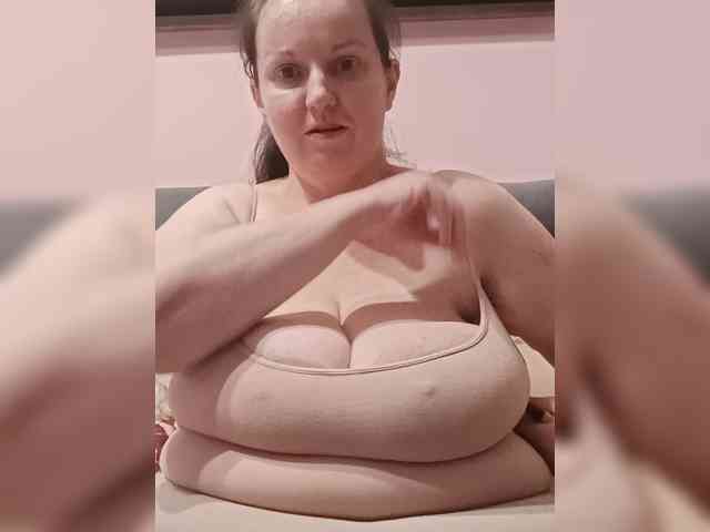 LadyAlma webcam