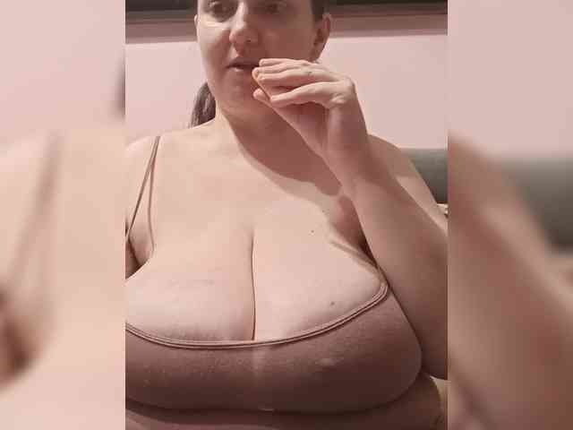 LadyAlma webcam
