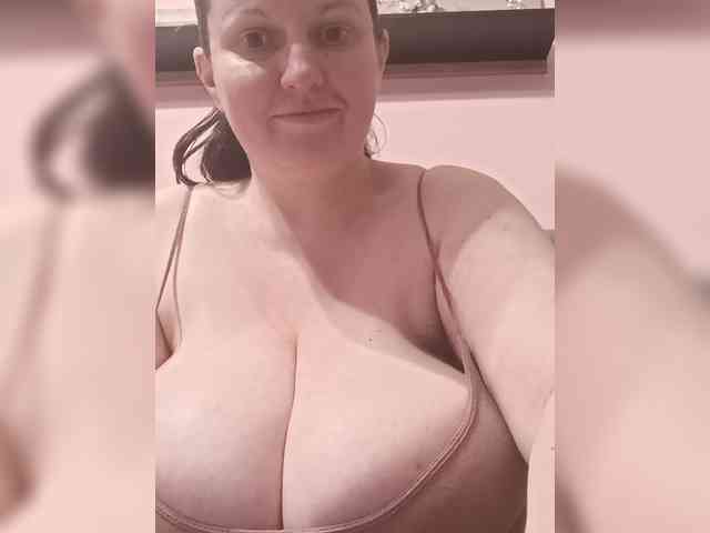 LadyAlma webcam