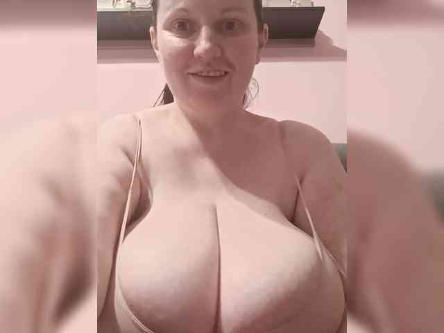 LadyAlma webcam
