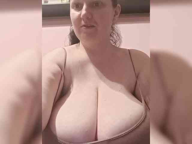 LadyAlma webcam