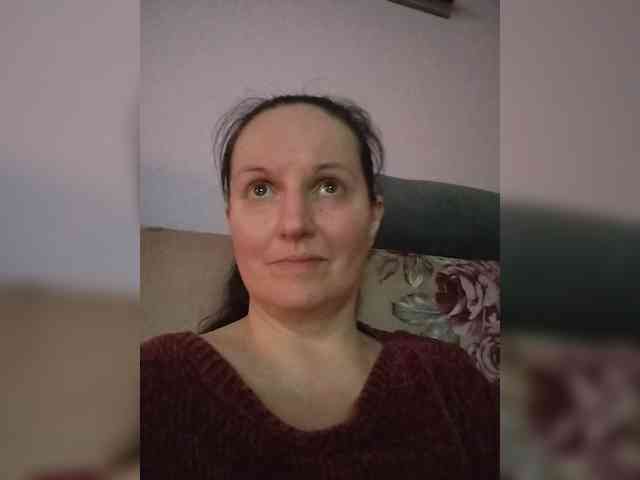 LadyAlma webcam