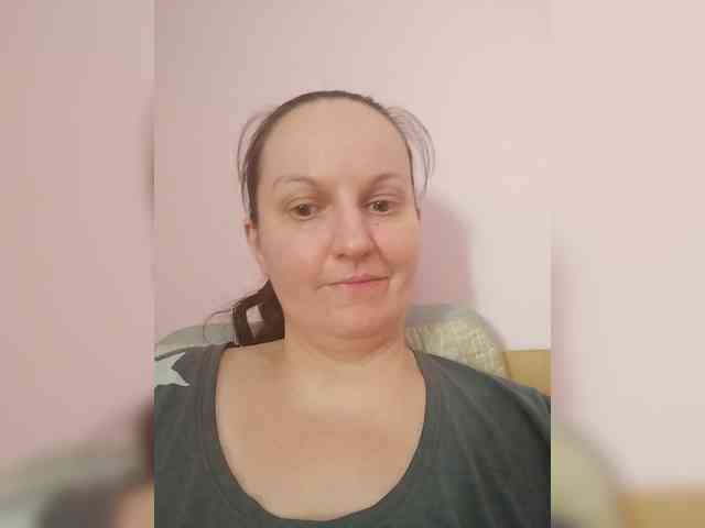 LadyAlma webcam