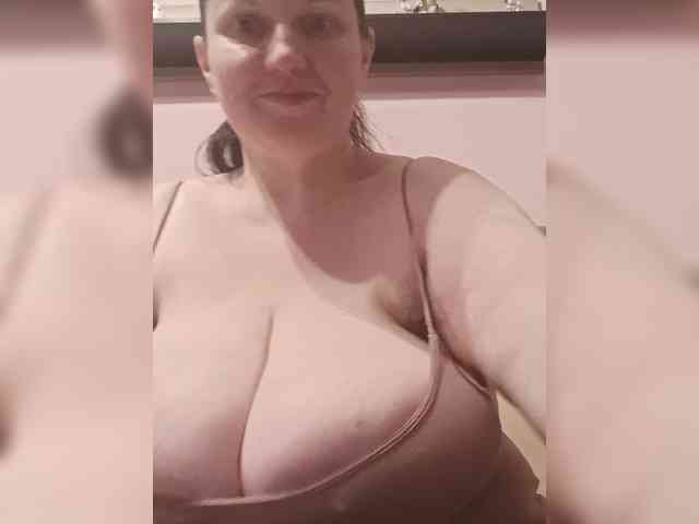 LadyAlma webcam