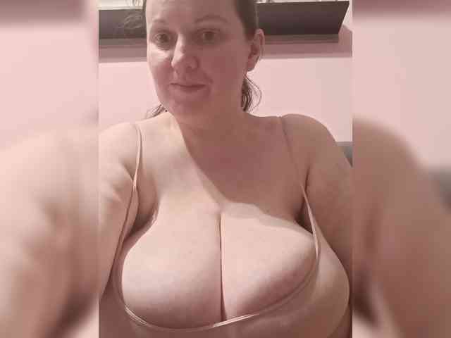 LadyAlma webcam