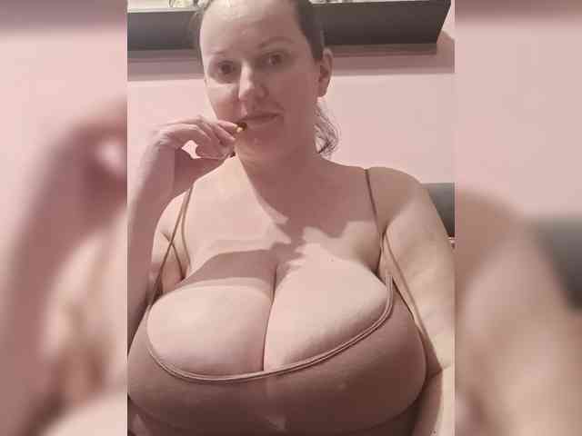 LadyAlma webcam