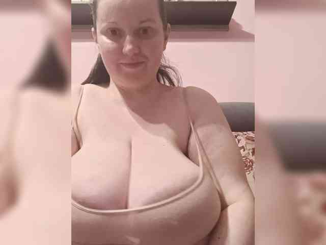LadyAlma webcam