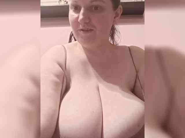 LadyAlma webcam