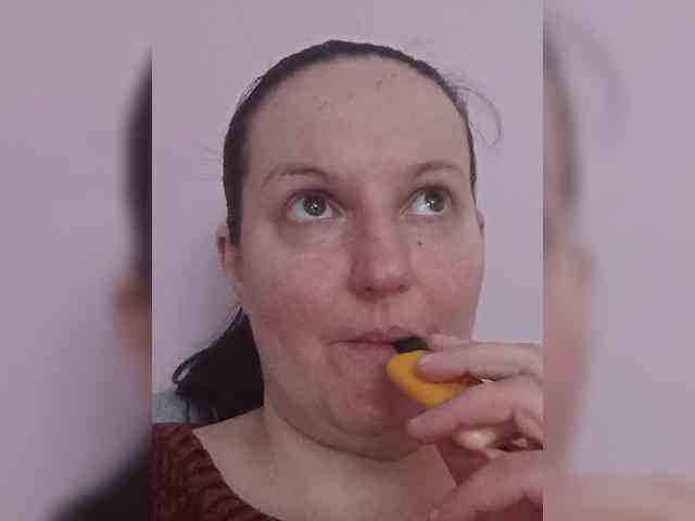 LadyAlma webcam