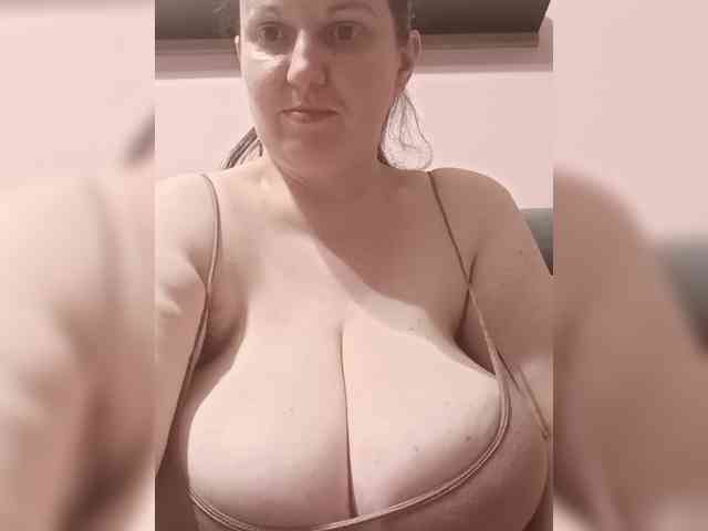 LadyAlma webcam