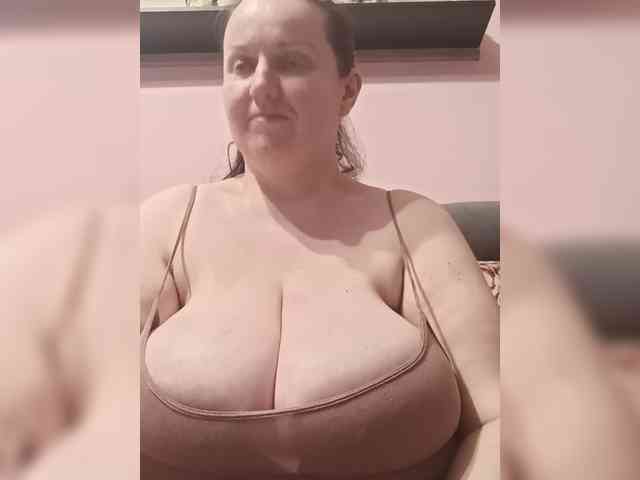 LadyAlma webcam