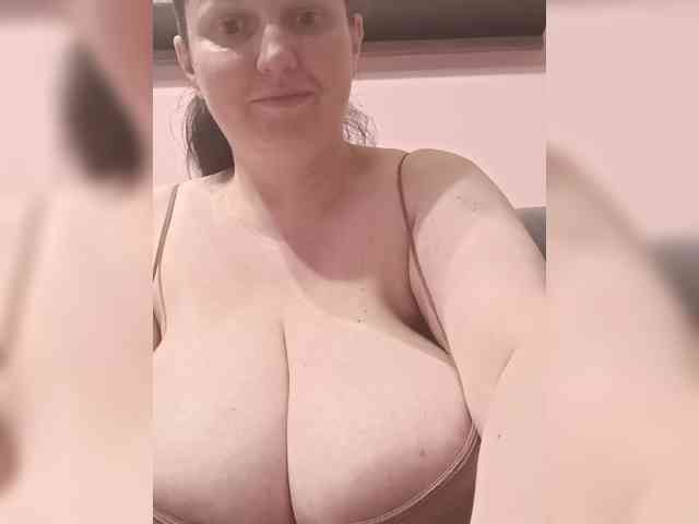 LadyAlma webcam