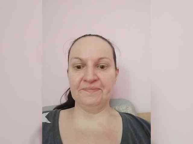 LadyAlma webcam