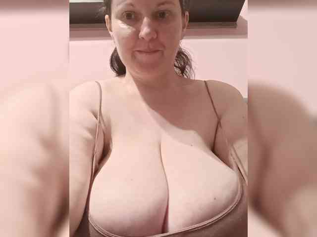 LadyAlma webcam