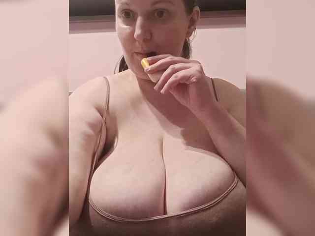 LadyAlma webcam