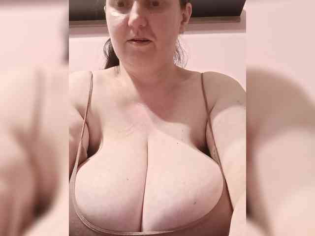 LadyAlma webcam