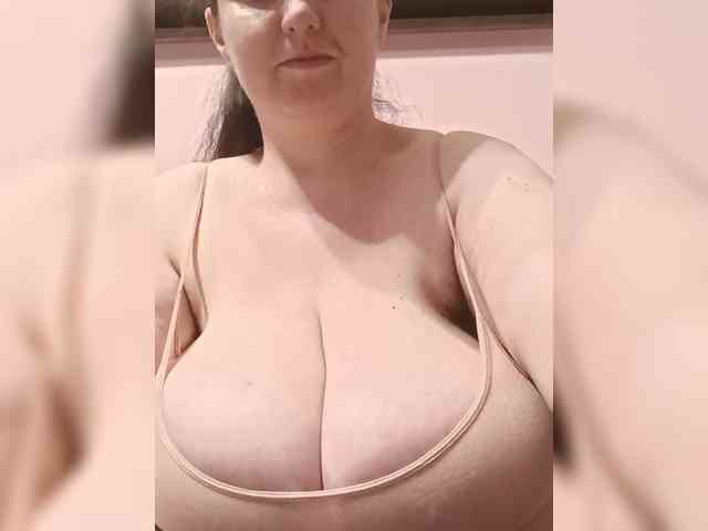 LadyAlma webcam