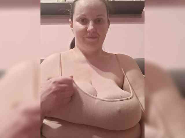 LadyAlma webcam