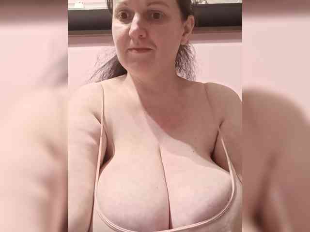 LadyAlma webcam