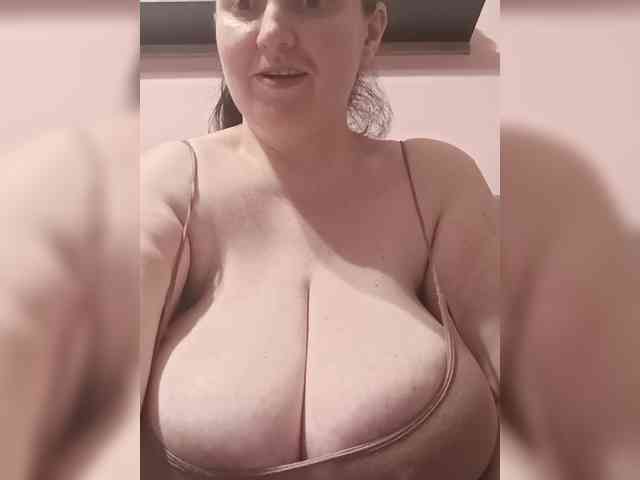 LadyAlma webcam