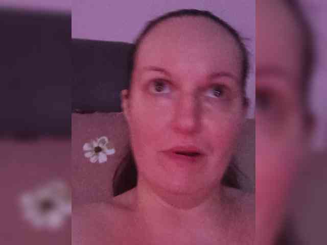 LadyAlma webcam