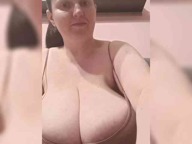 LadyAlma webcam