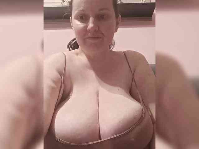 LadyAlma webcam