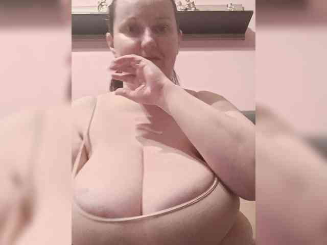 LadyAlma webcam