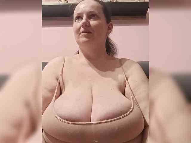 LadyAlma webcam