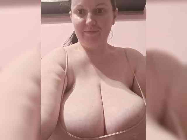 LadyAlma webcam