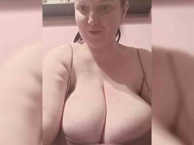 LadyAlma webcam