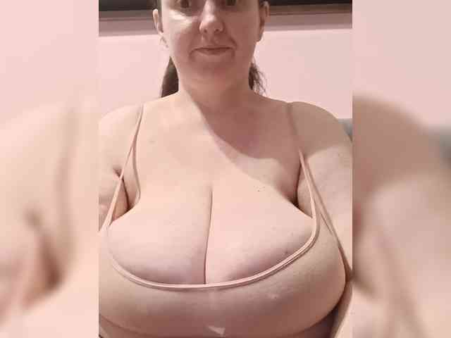 LadyAlma webcam