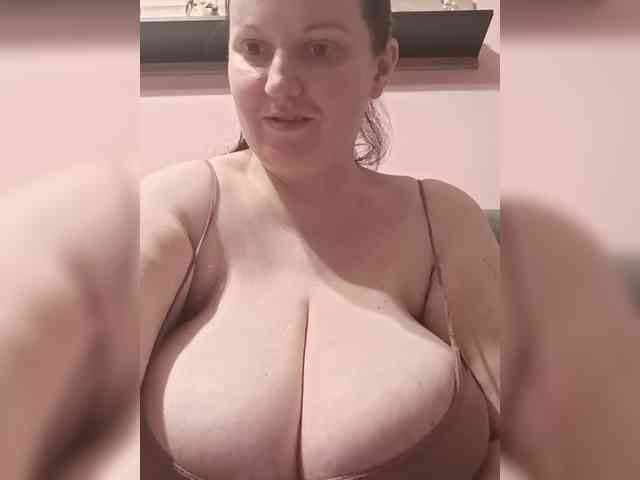 LadyAlma webcam