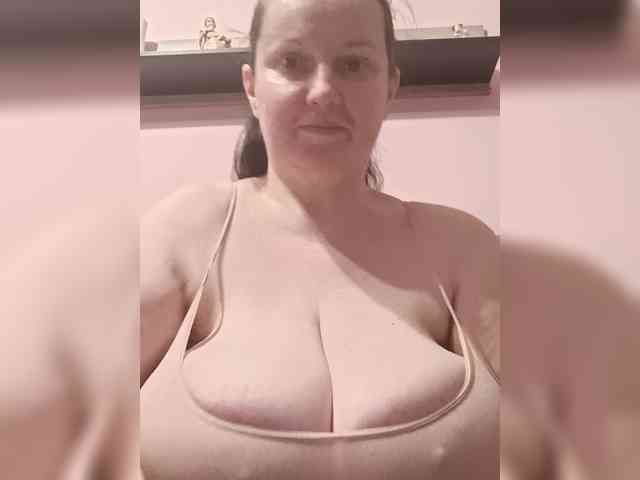 LadyAlma webcam