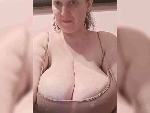LadyAlma webcam
