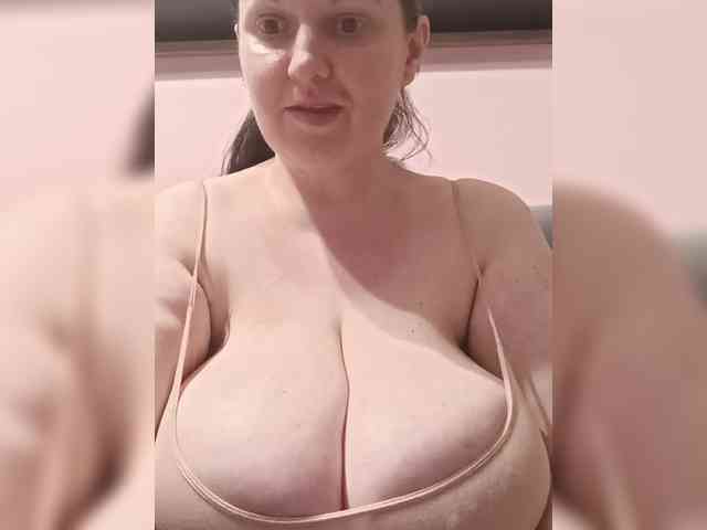 LadyAlma webcam